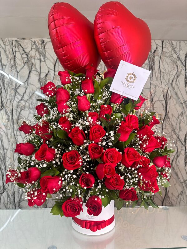 Arreglo Piramide en Rosas